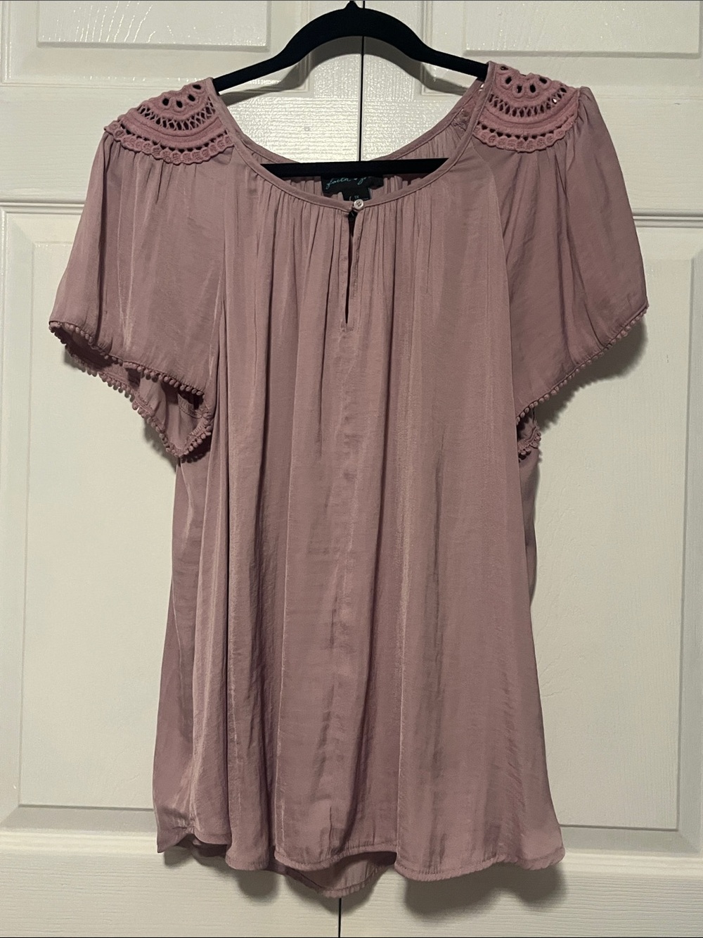 Faith & Zoe Women's Mauve Crochet-Yoke Flowy Blouse